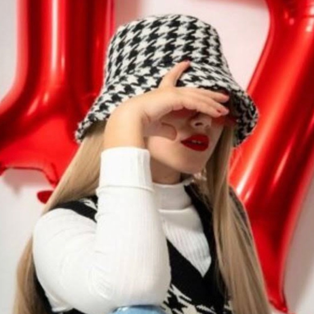 FRENCH CHIC Houndstooth Bucket Hat With Lining